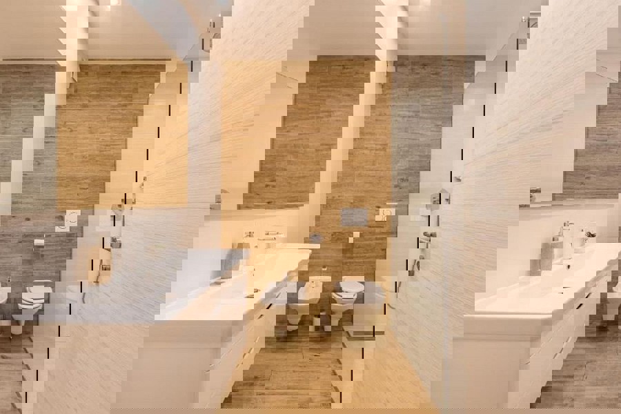 Ampio appartamento familiare con balcone e loggia