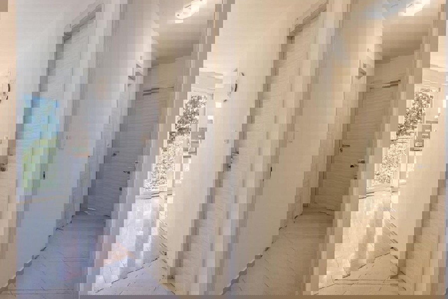 Ampio appartamento familiare con balcone e loggia