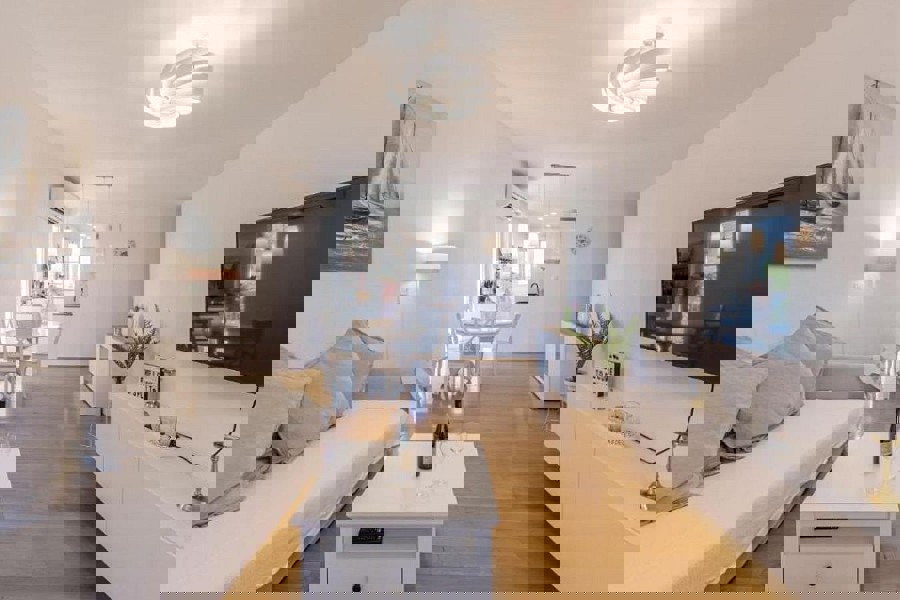 Ampio appartamento familiare con balcone e loggia