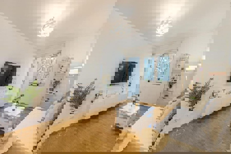 Ampio appartamento familiare con balcone e loggia