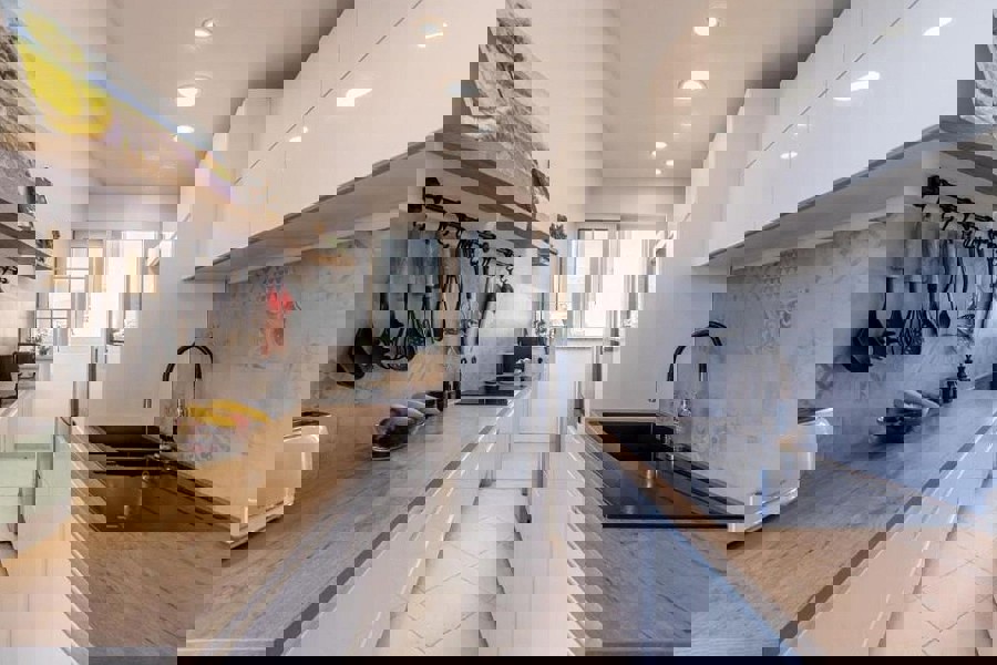 Ampio appartamento familiare con balcone e loggia