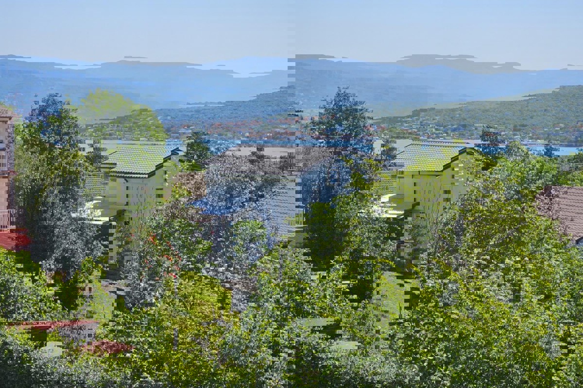 Appartamento in posizione tranquilla con vista mare