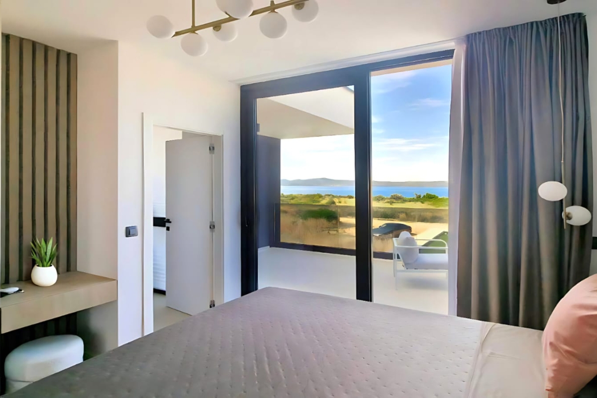 Villa moderna con vista mare