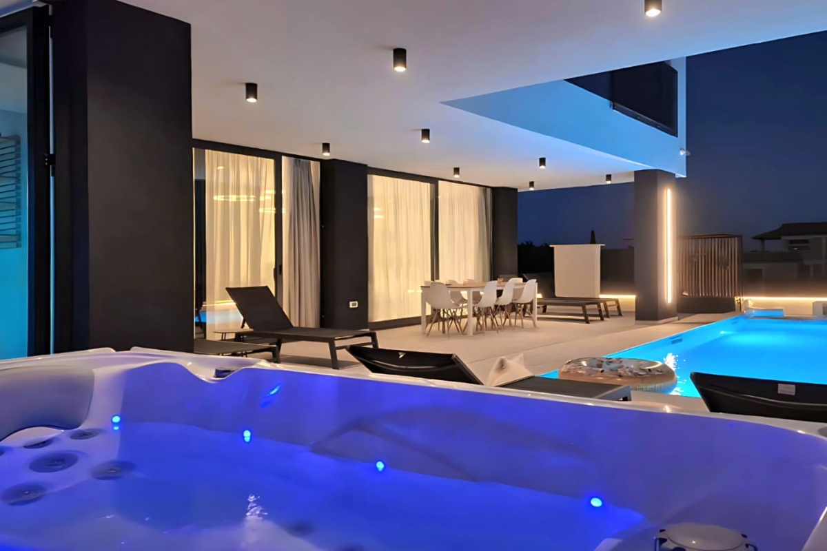 Villa moderna con vista mare