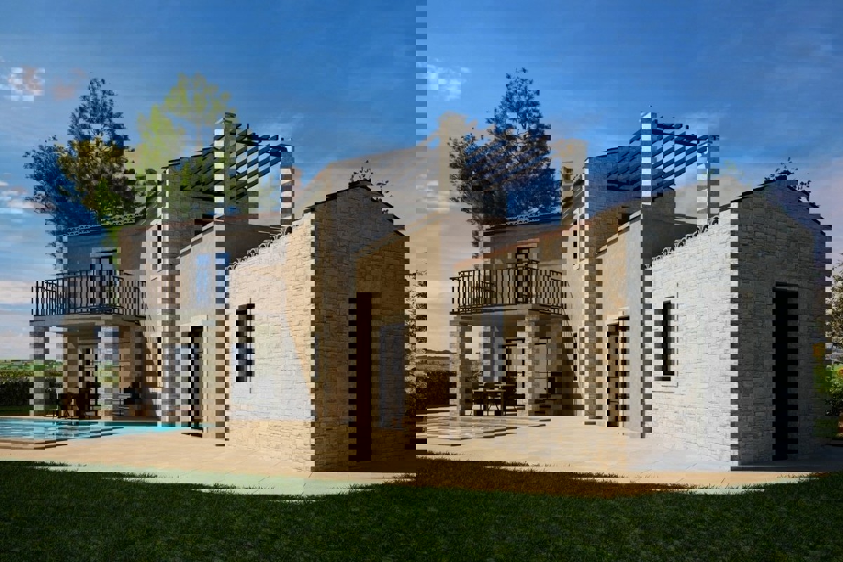 Villa moderna con piscina in posizione tranquilla