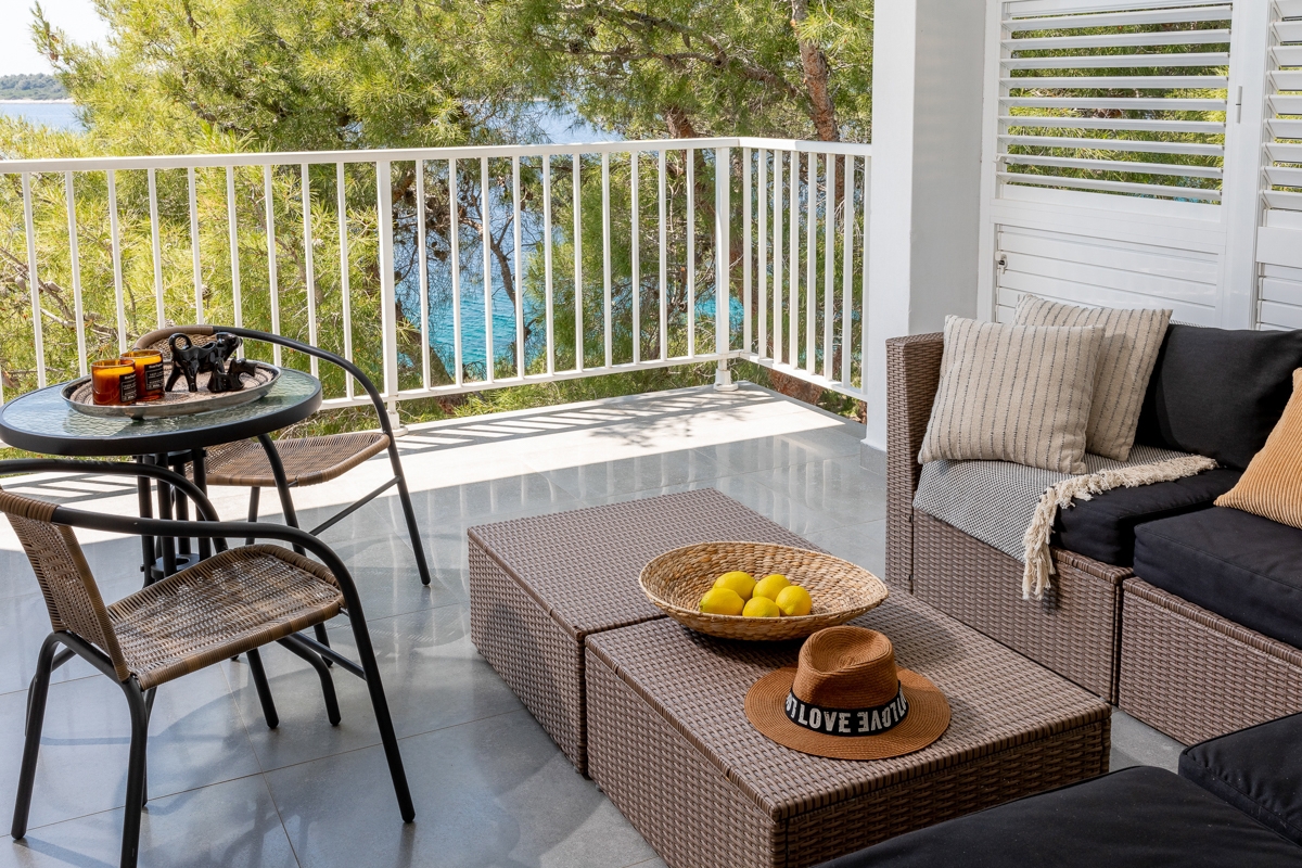 Villa mediterranea situata direttamente sul mare