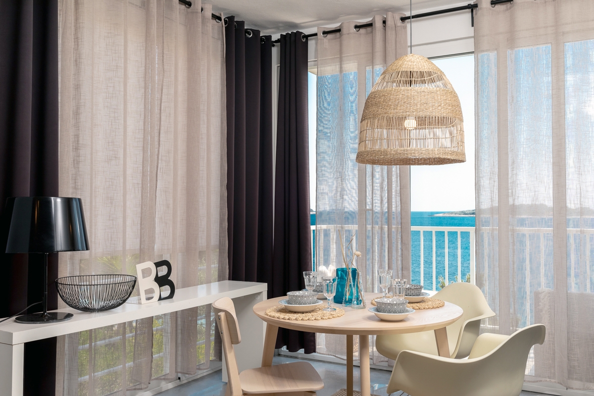 Villa mediterranea situata direttamente sul mare