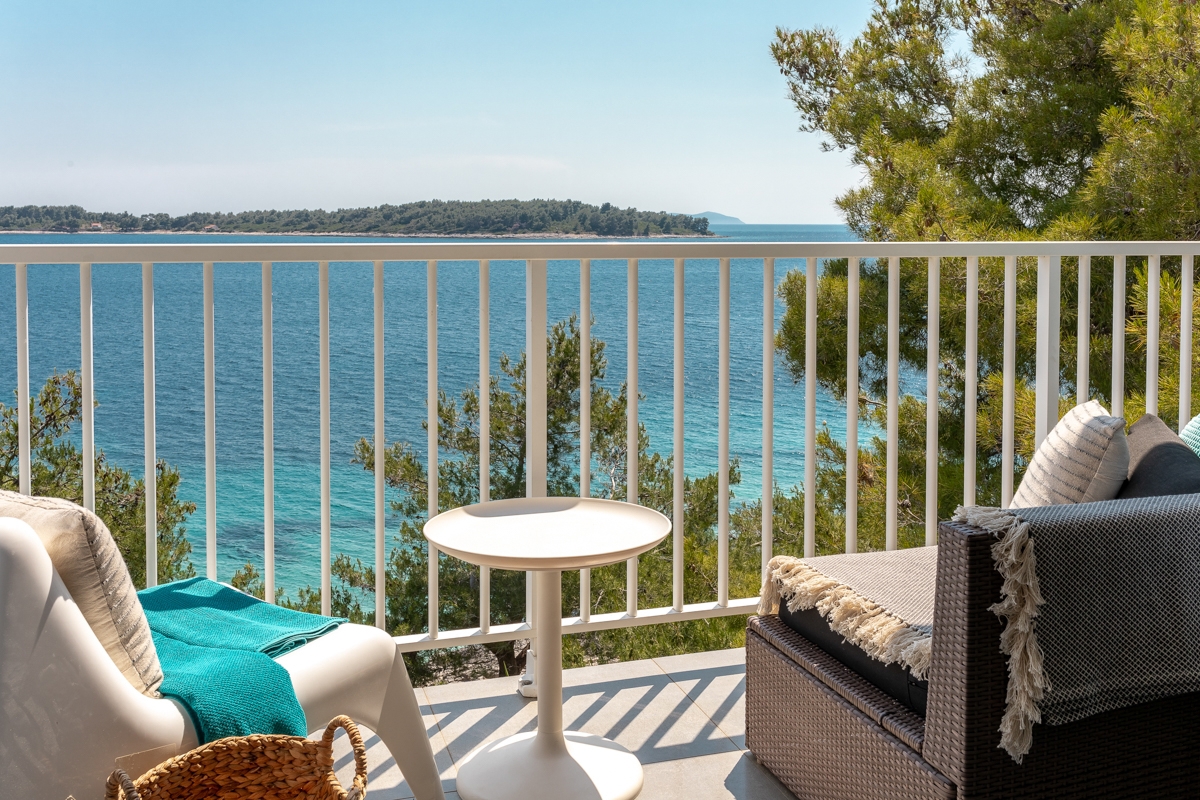 Villa mediterranea situata direttamente sul mare