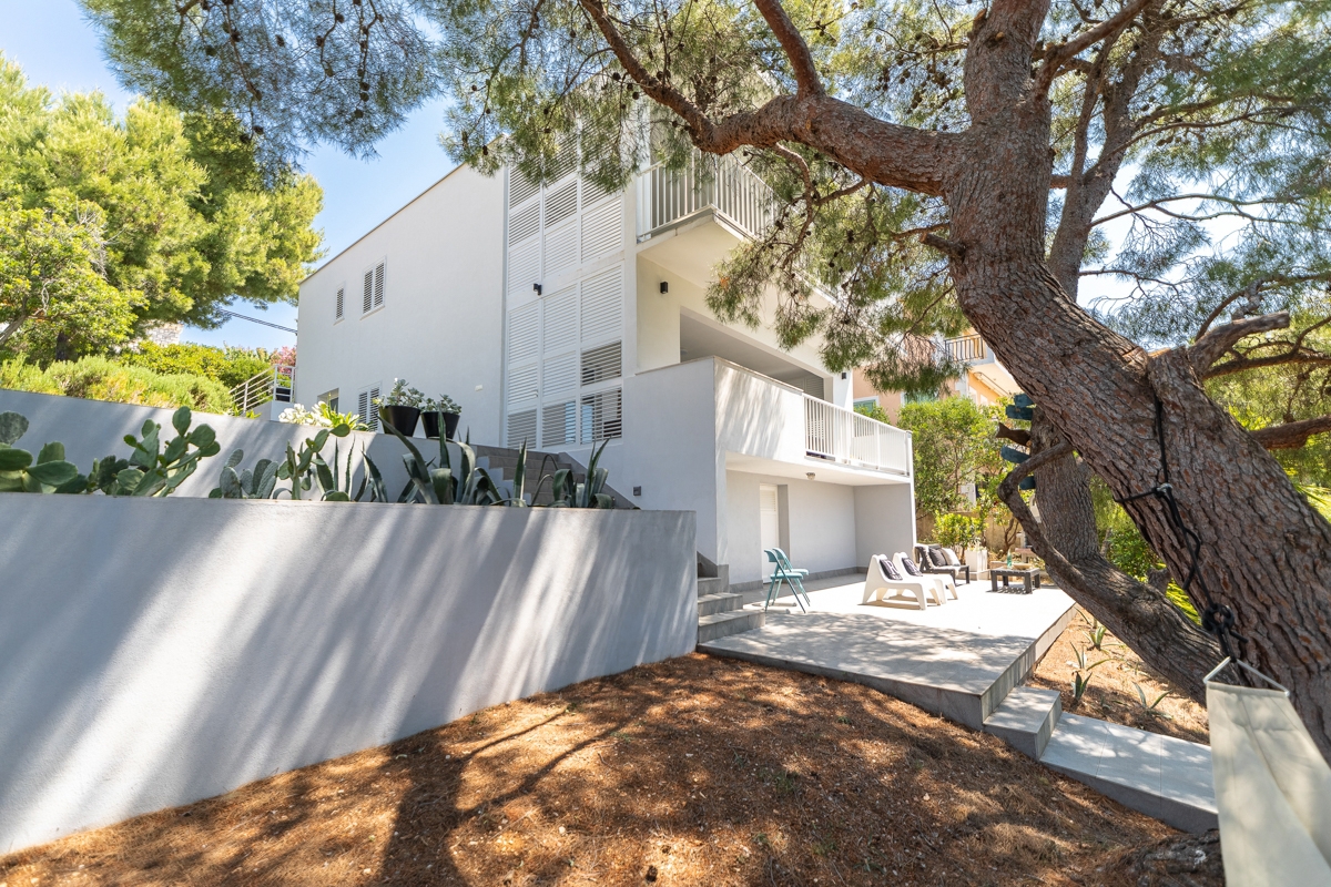 Villa mediterranea situata direttamente sul mare