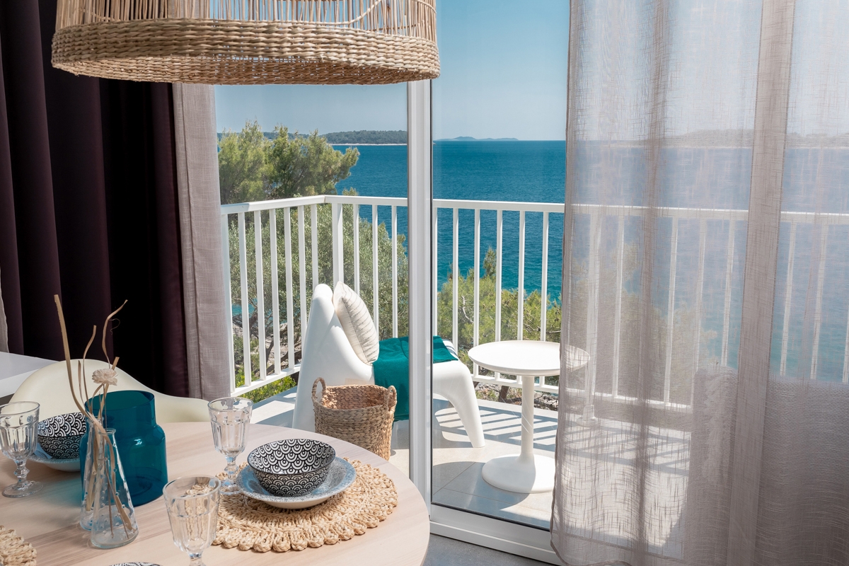 Villa mediterranea situata direttamente sul mare