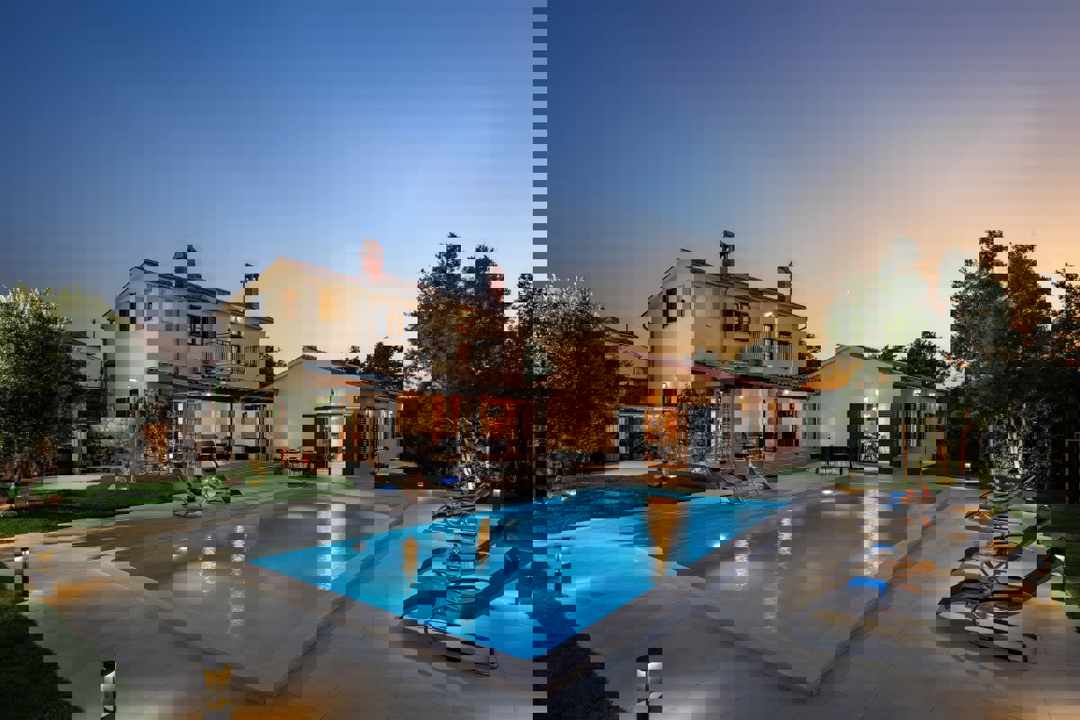 Villa con piscina immersa nella natura