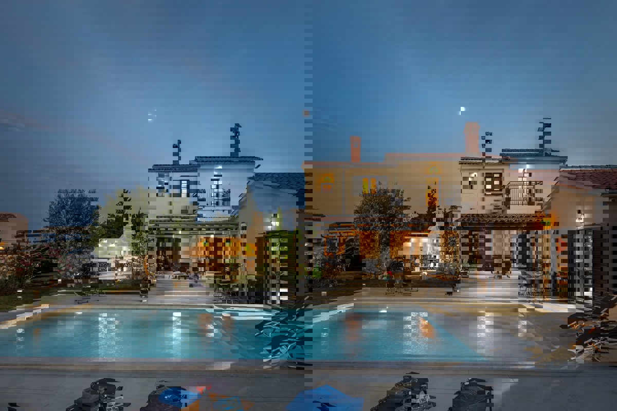 Villa con piscina immersa nella natura