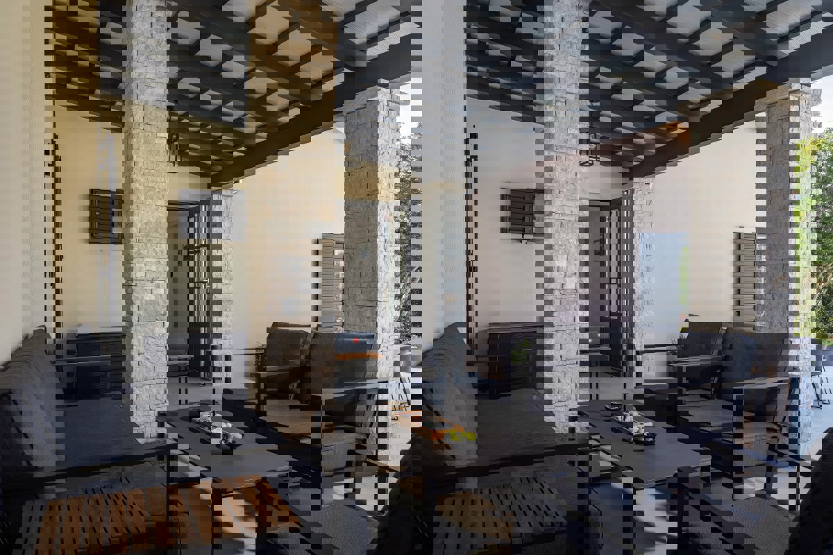 Villa con piscina immersa nella natura