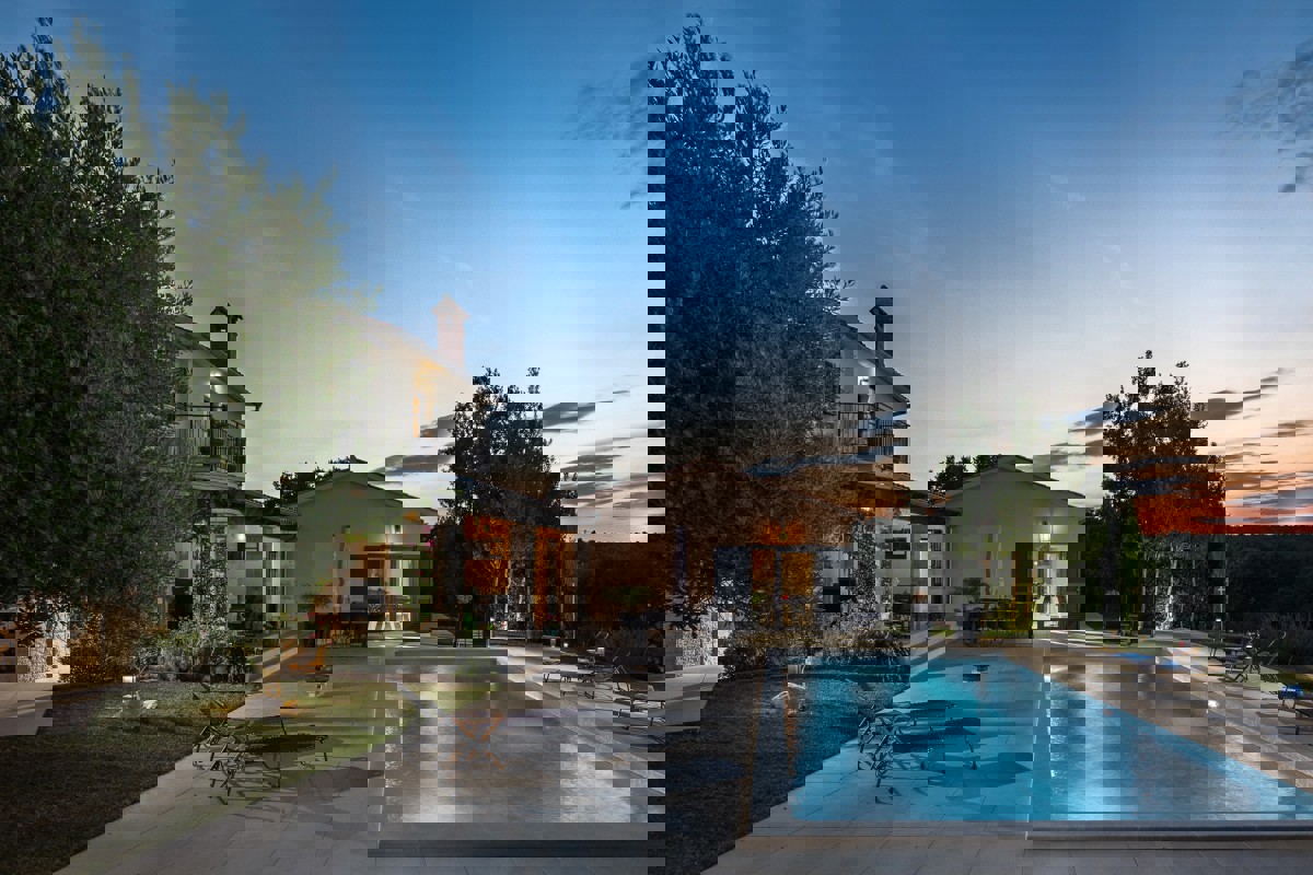 Villa con piscina immersa nella natura