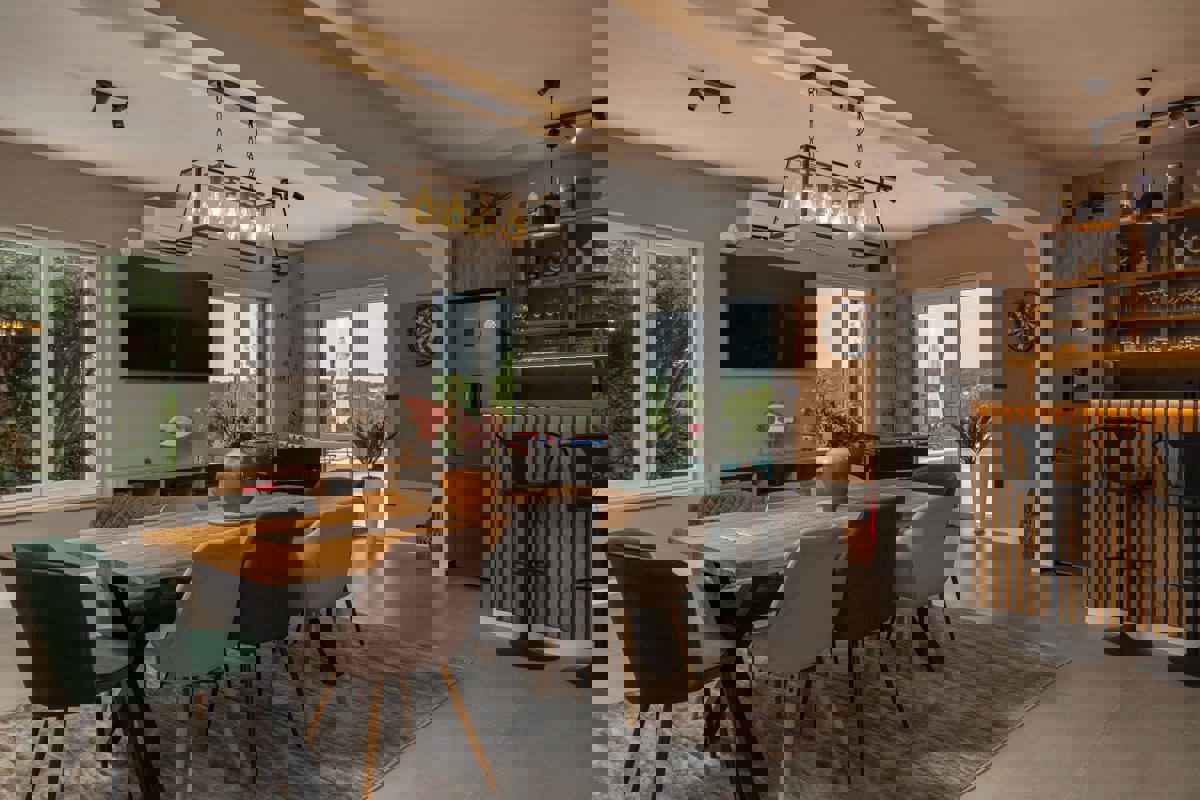 Villa con piscina immersa nella natura