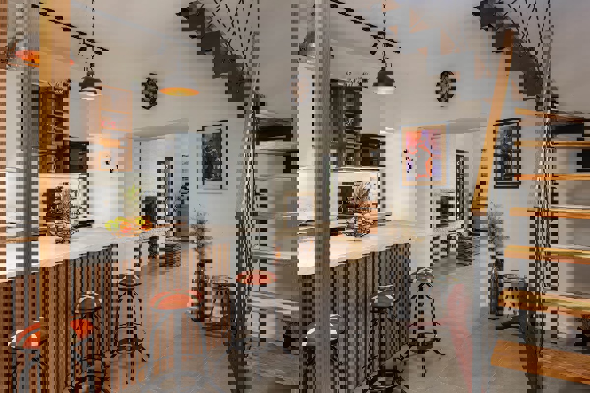 Villa con piscina immersa nella natura