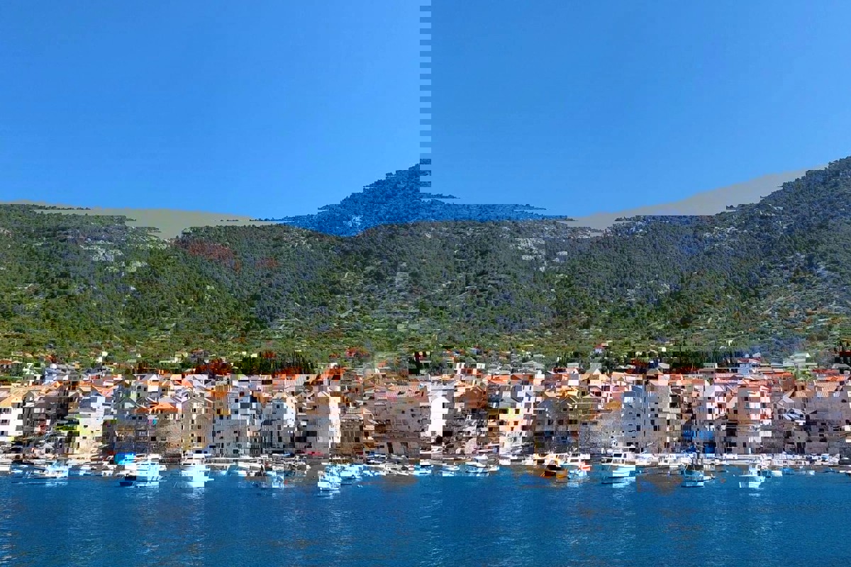 Nuova costruzione a Komiža - appartamento con vista mare e parcheggio