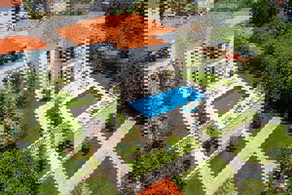 Esclusiva villa di design con vista panoramica sul mare