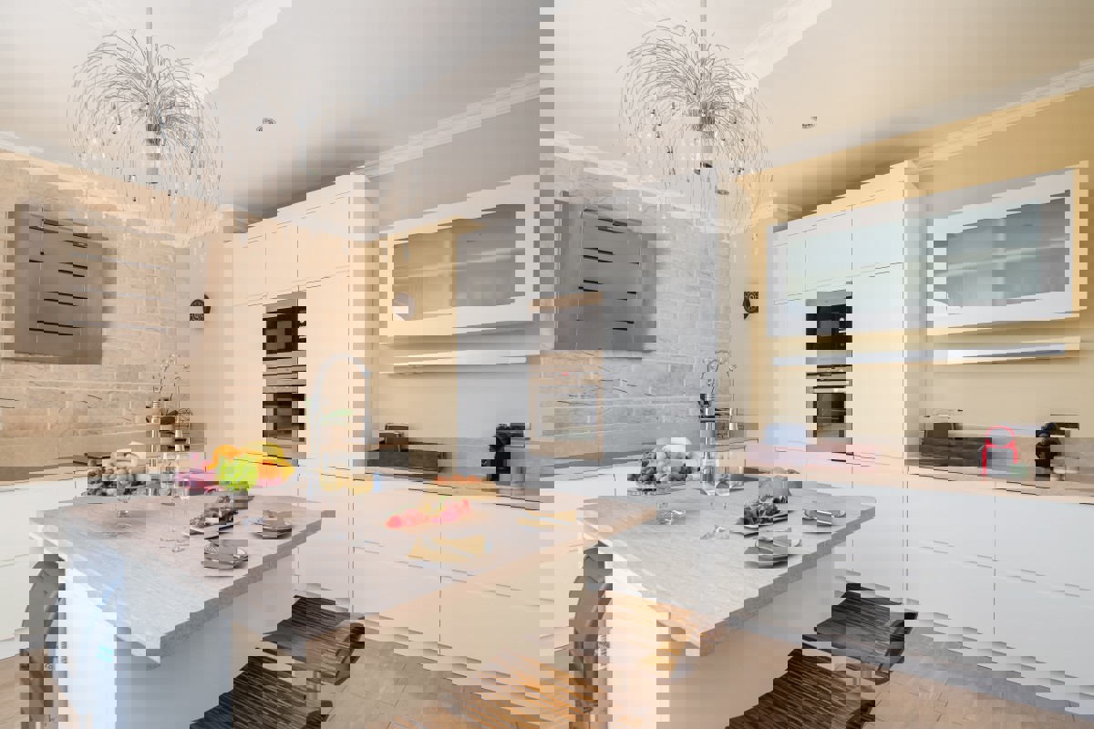 Esclusiva villa di design con vista panoramica sul mare