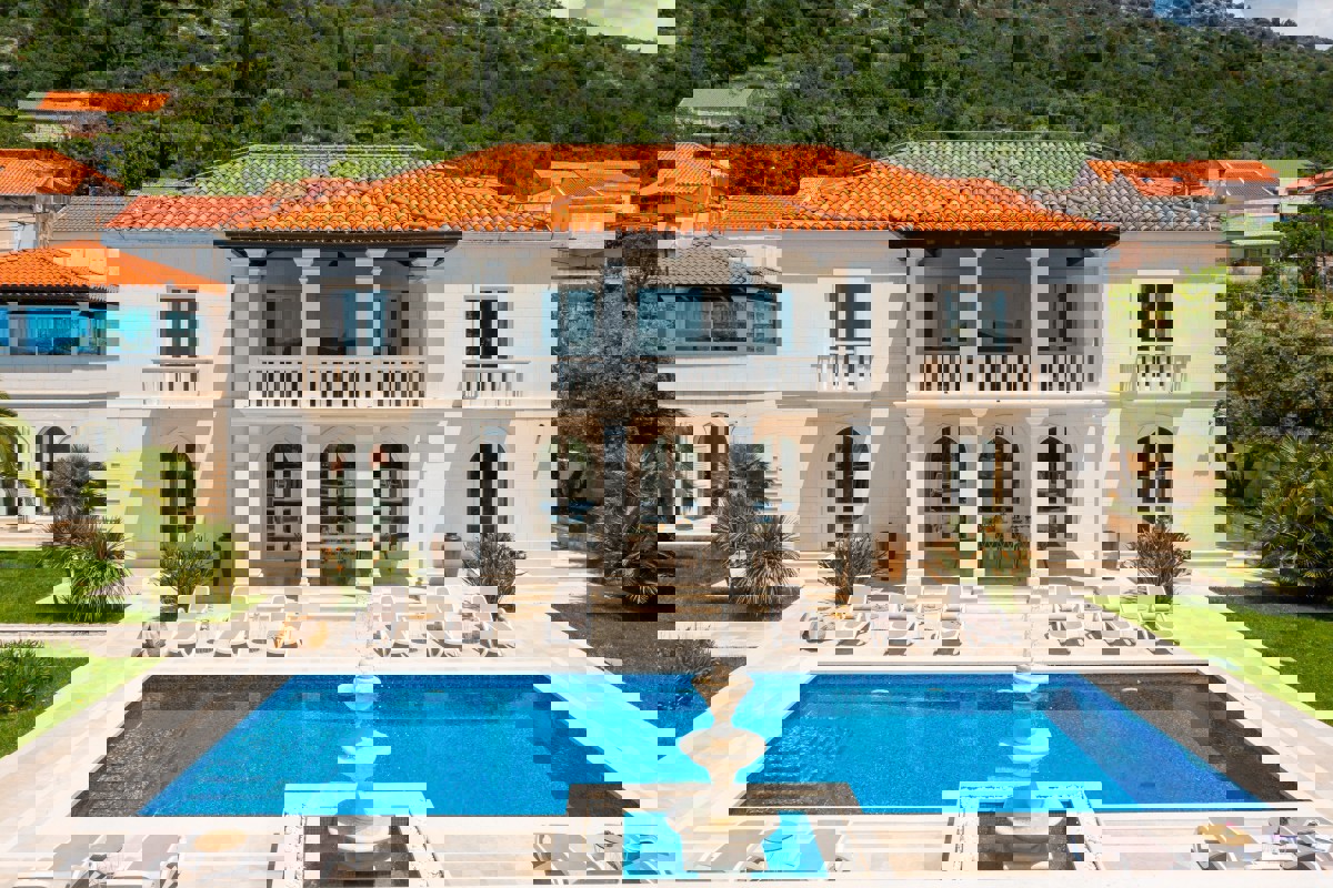 Esclusiva villa di design con vista panoramica sul mare