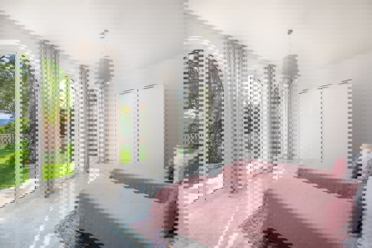 Esclusiva villa di design con vista panoramica sul mare