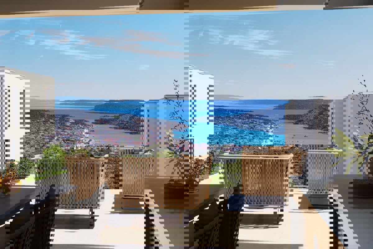 Villa moderna con vista mare