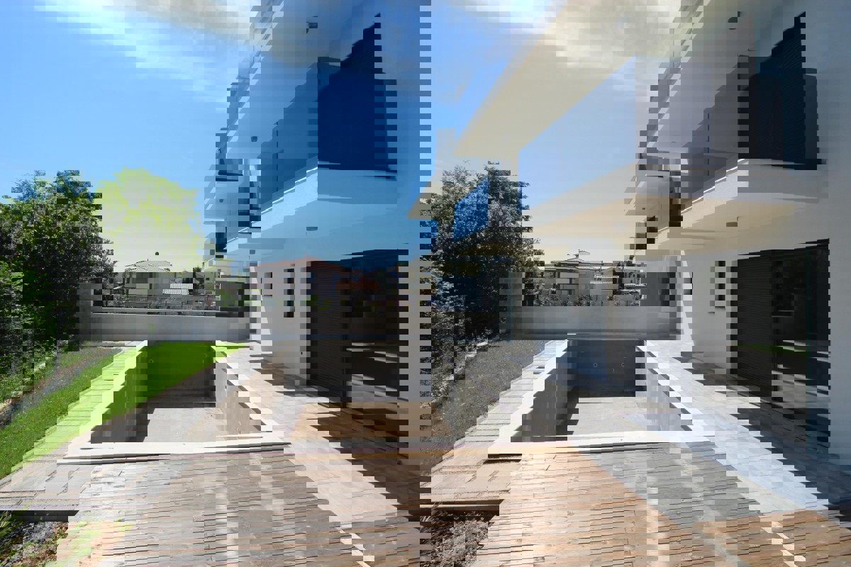 Appartamento duplex con piscina vicino al mare