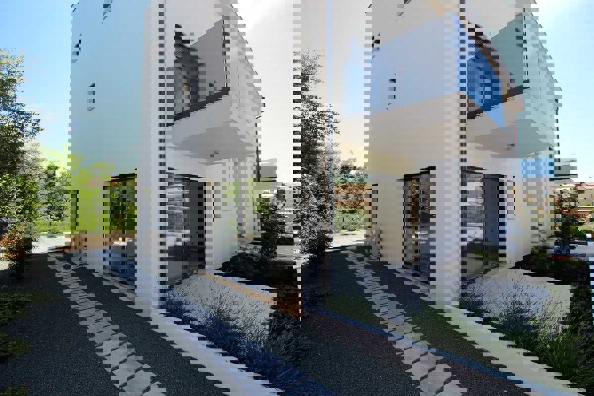 Appartamento duplex con piscina vicino al mare