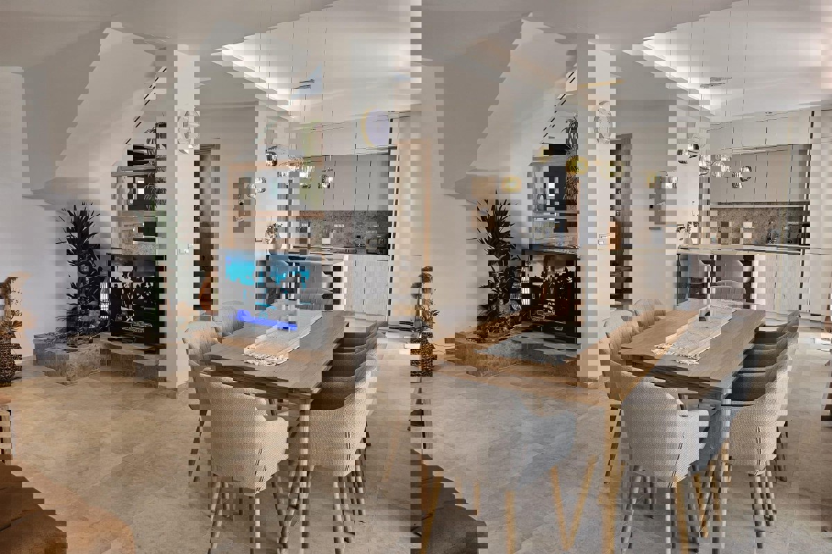 Villa moderna con piscina in posizione tranquilla