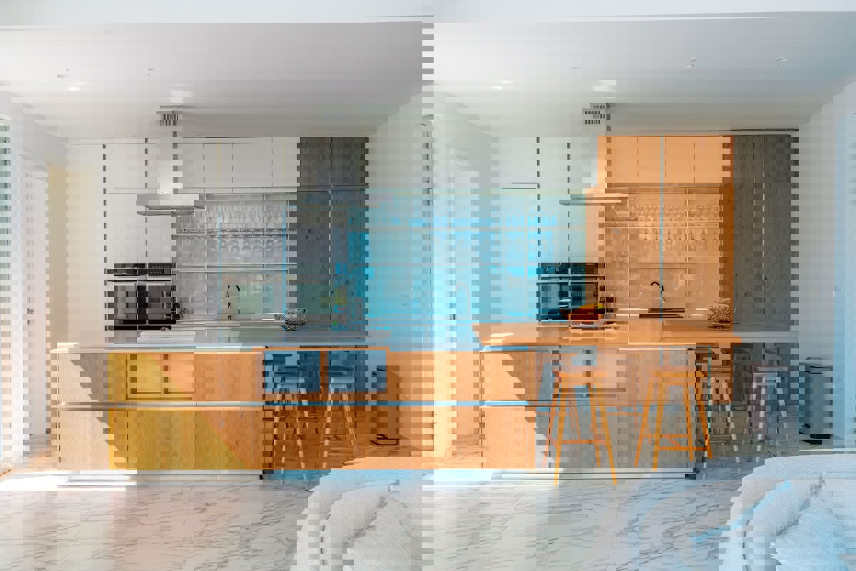 Villa di lusso con piscina a sfioro e vista aperta