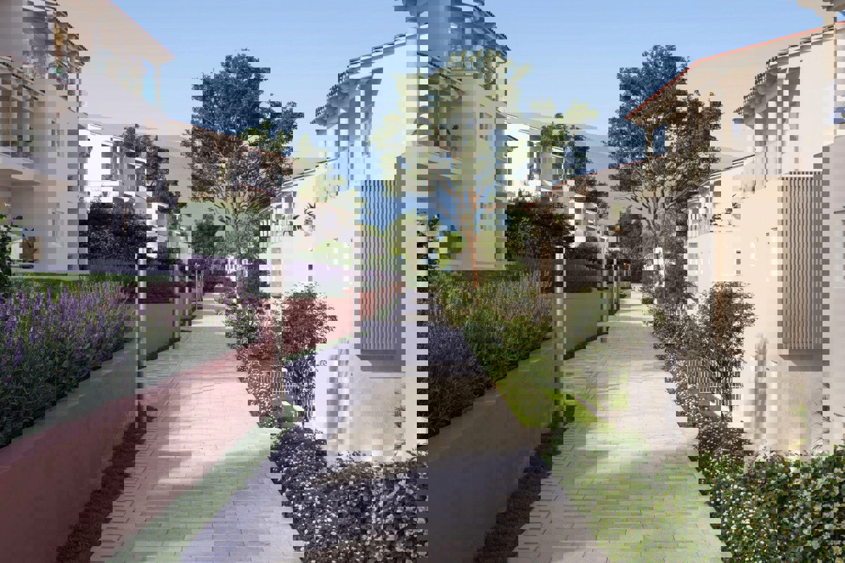 Eleganti residenze con una camera da letto al primo piano, in seconda fila sul mare