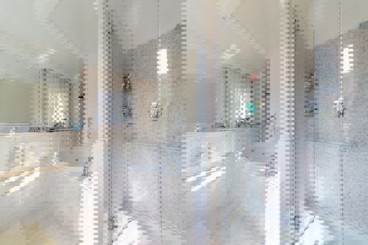 Esclusiva villa di lusso in prima fila sul mare con piscina