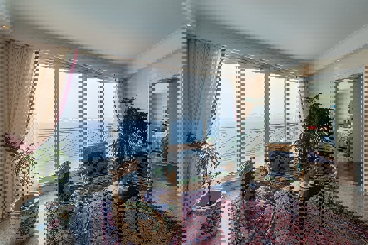 Esclusiva villa di lusso in prima fila sul mare con piscina