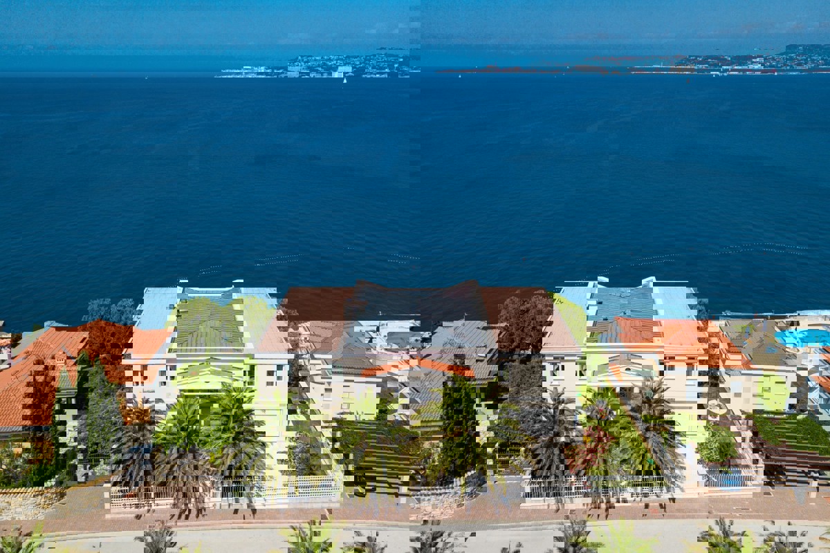 Esclusiva villa di lusso in prima fila sul mare con piscina