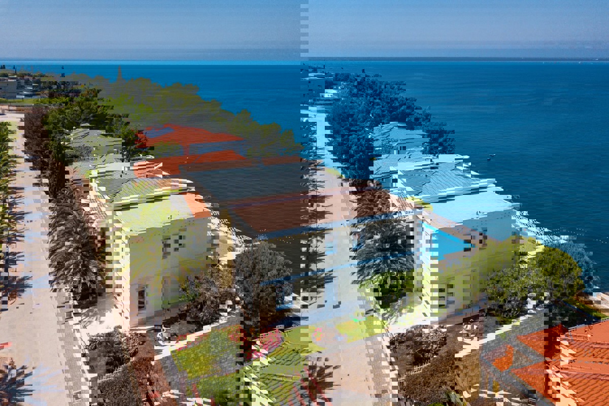 Esclusiva villa di lusso in prima fila sul mare con piscina