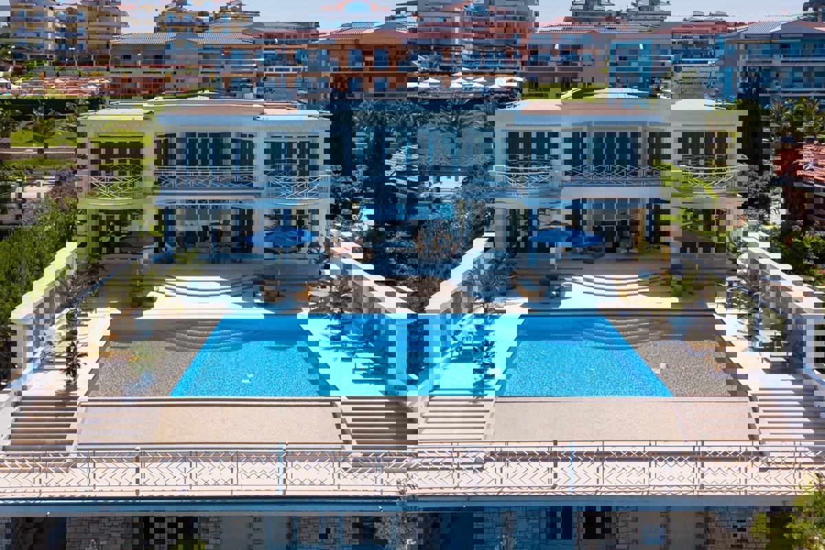 Esclusiva villa di lusso in prima fila sul mare con piscina