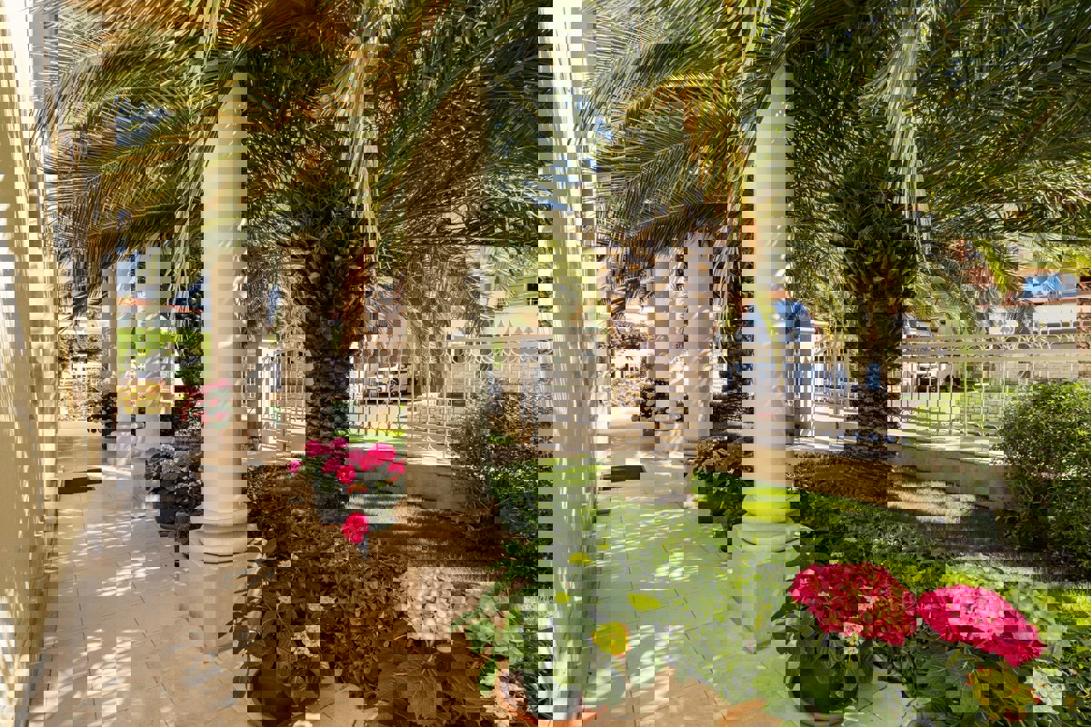 Esclusiva villa di lusso in prima fila sul mare con piscina