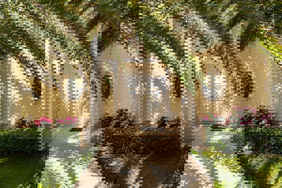 Esclusiva villa di lusso in prima fila sul mare con piscina