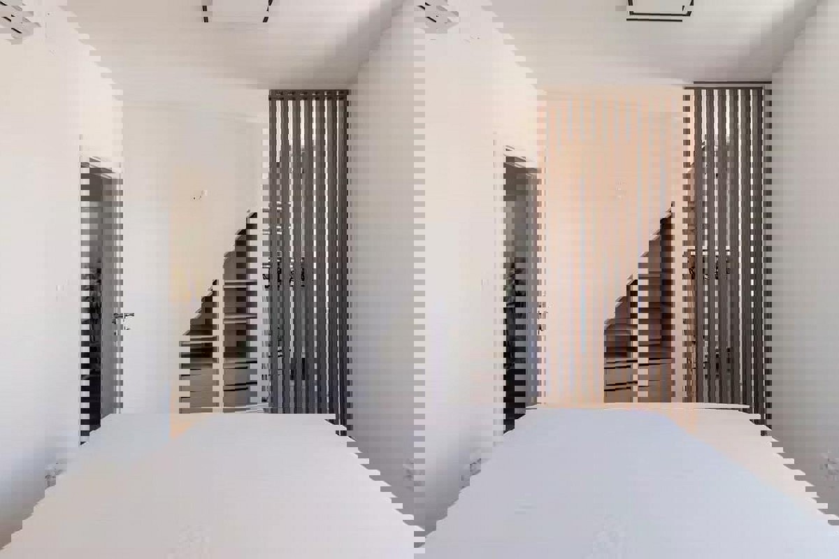 Appartamento con due camere da letto e monolocale completamente ristrutturati in centro città, ideali come residenza e investimento