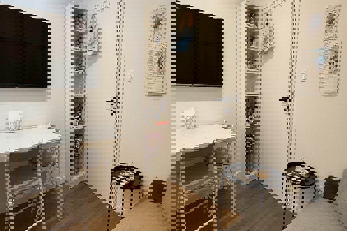 Appartamento con due camere da letto e monolocale completamente ristrutturati in centro città, ideali come residenza e investimento