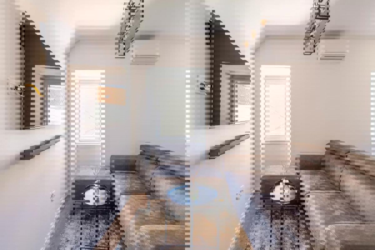 Appartamento con due camere da letto e monolocale completamente ristrutturati in centro città, ideali come residenza e investimento