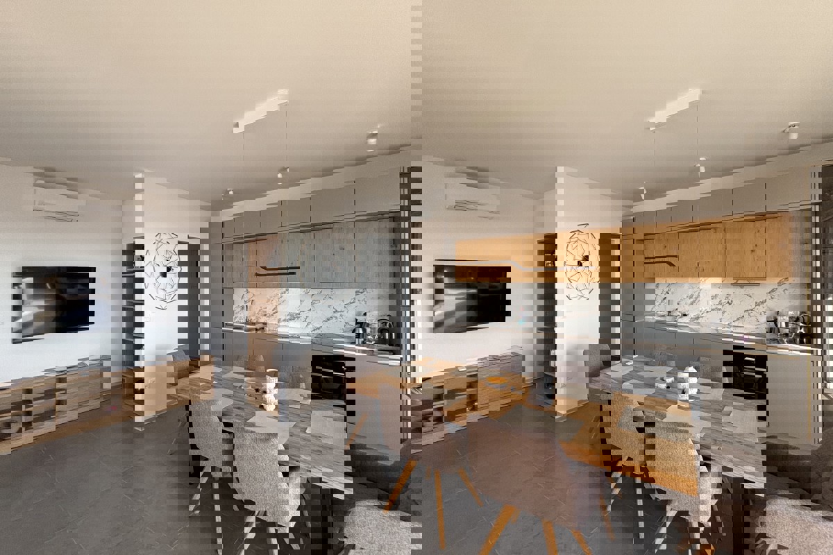 Attico moderno con terrazza panoramica e vista mare panoramica