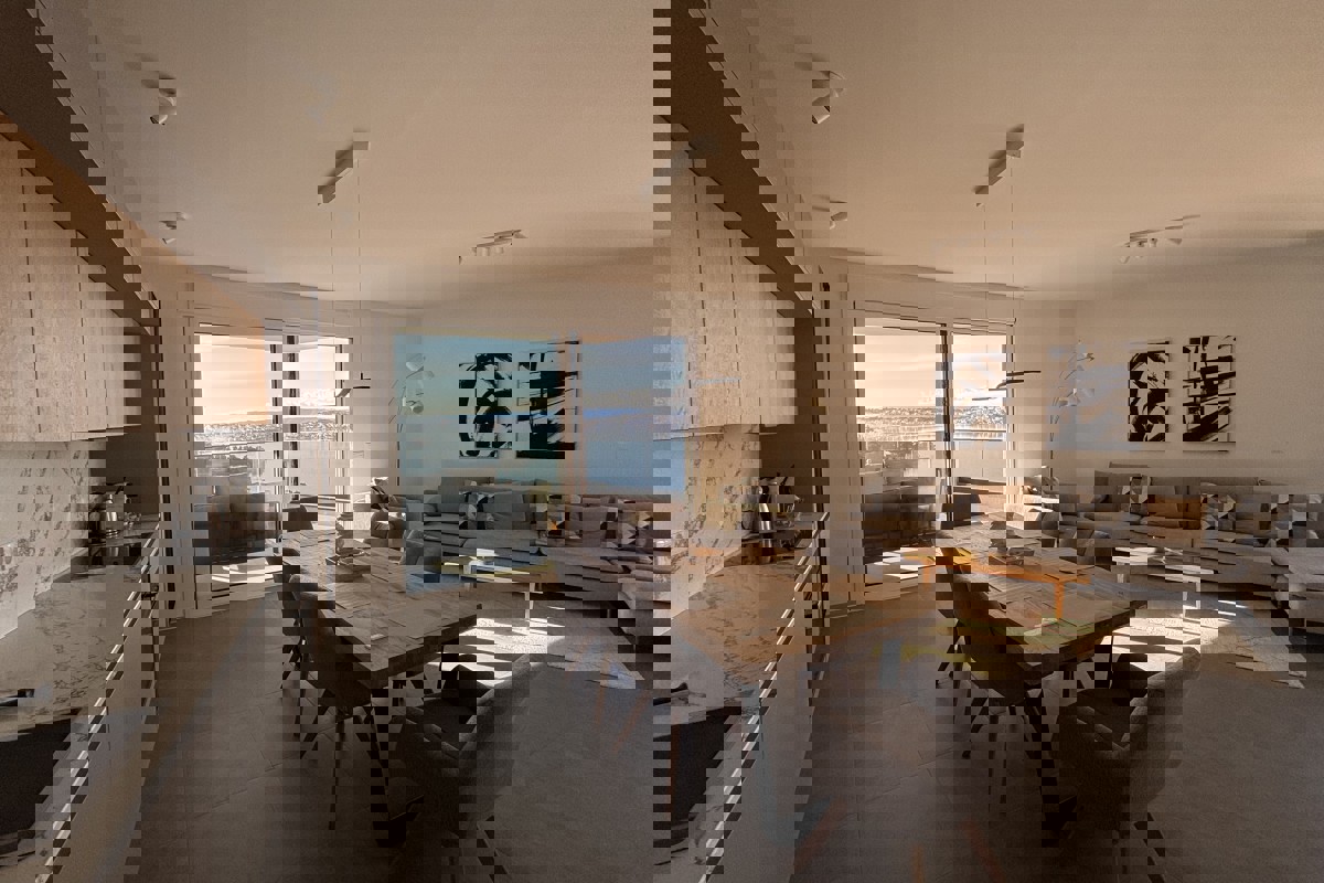 Attico moderno con terrazza panoramica e vista mare panoramica