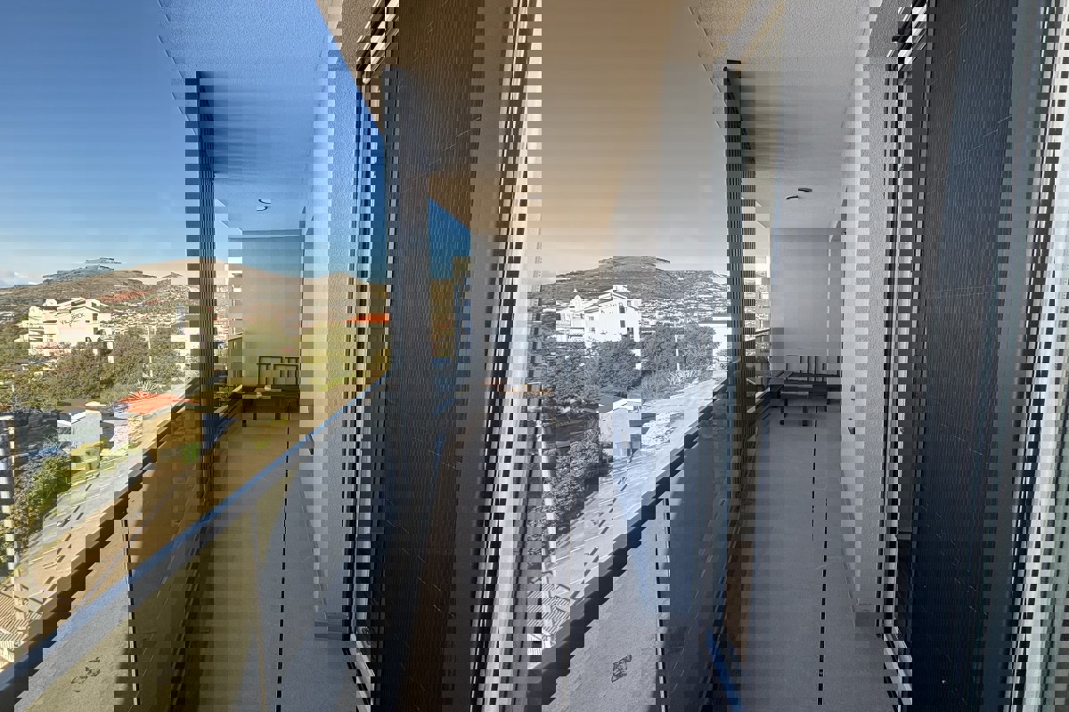 Attico moderno con terrazza panoramica e vista mare panoramica