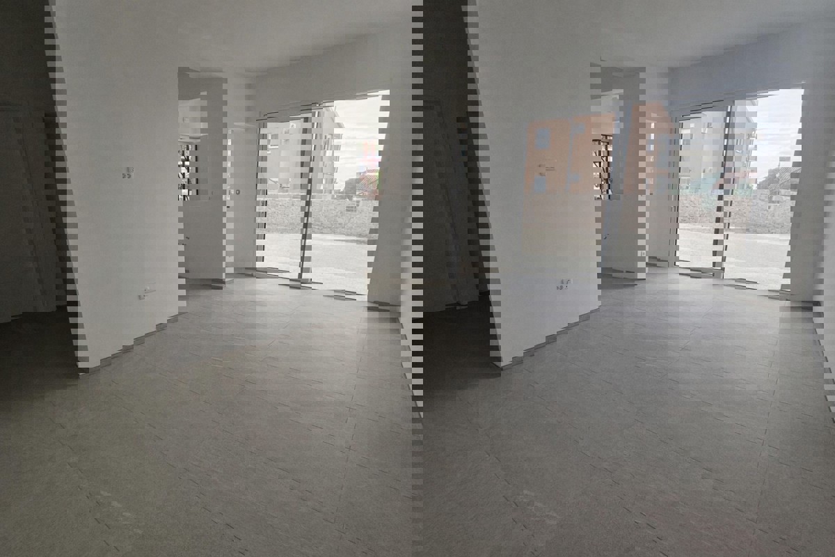 Moderno appartamento con piscina e giardino