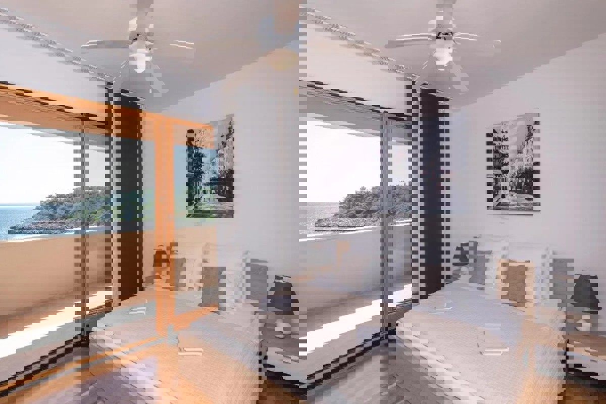 Villa in prima fila sul mare