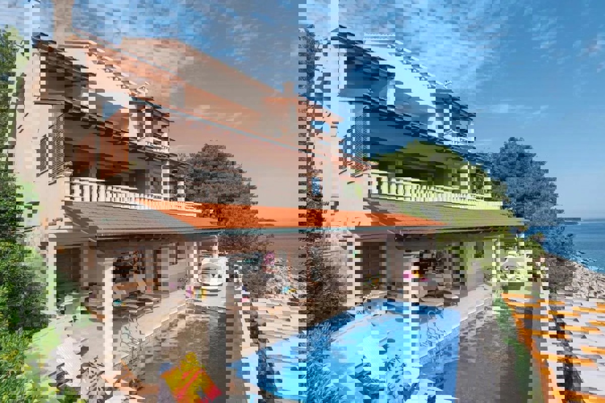 Villa in prima fila sul mare