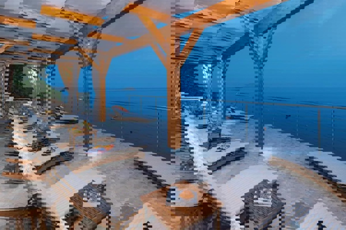 Villa in prima fila sul mare