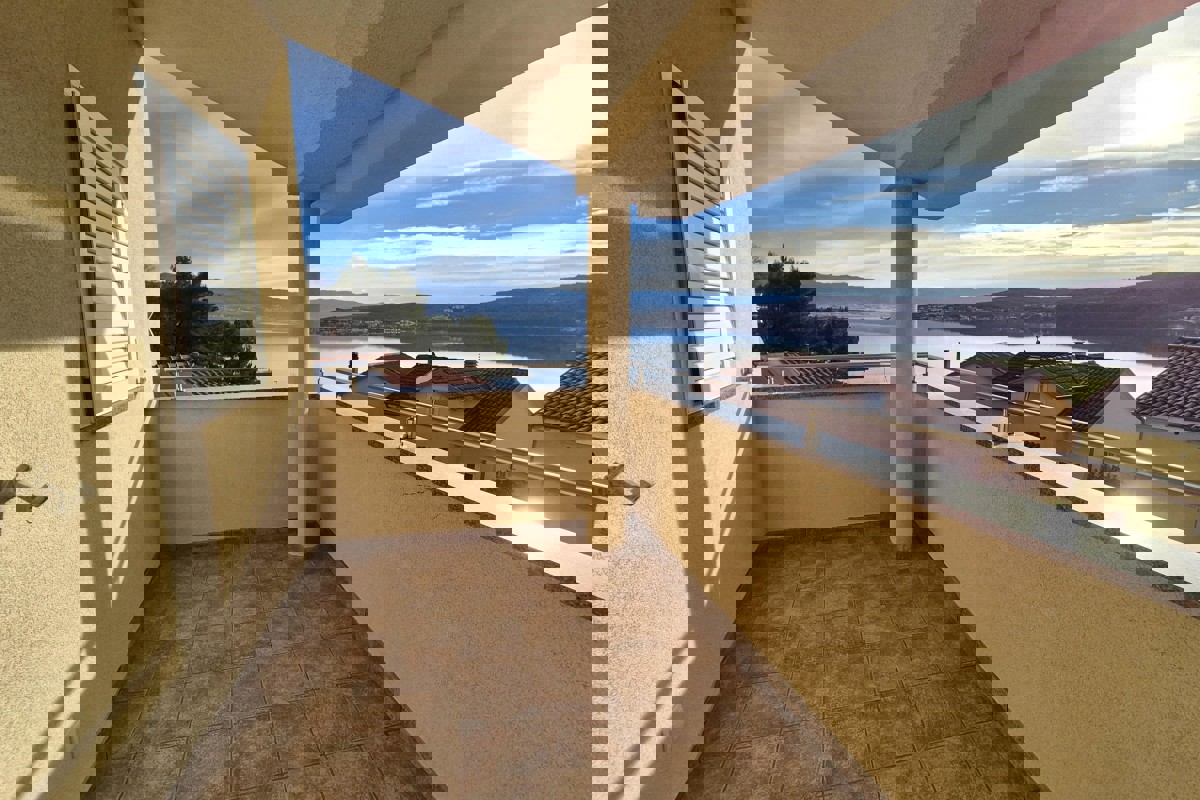 Appartamento con due camere da letto e vista mare, vicino alla spiaggia