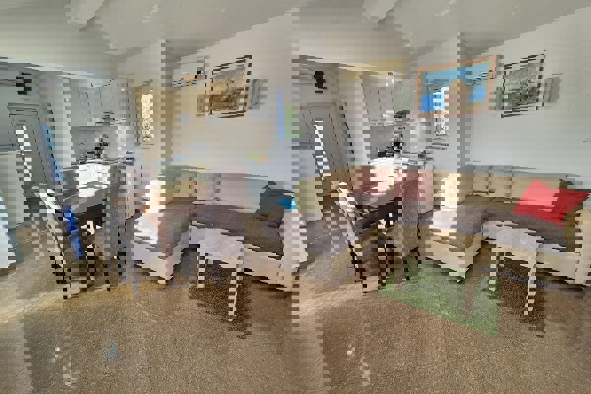 Appartamento con due camere da letto e vista mare, vicino alla spiaggia